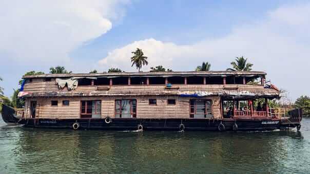 Kuttanad popular Backwater tourist destination in Alleppey Kerala
